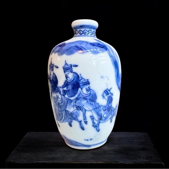 18th Century Chinese Blue & White Glazed Porcelain Snuff Bottle - Picture 8 of 11